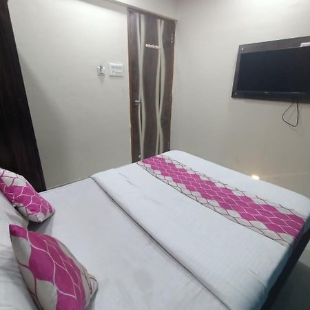 Hotel Om Sai Navi Mumbai Eksteriør billede