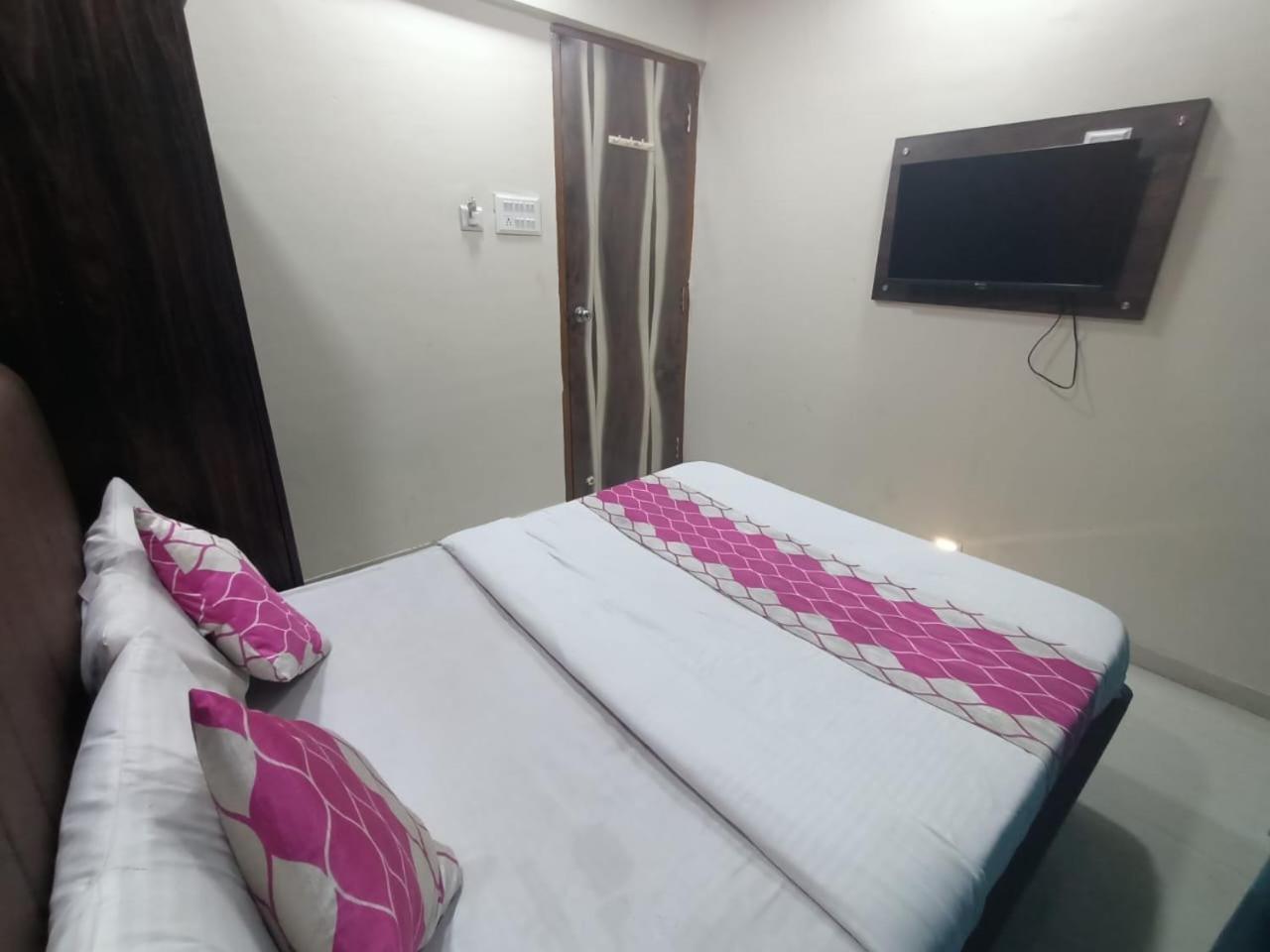 Hotel Om Sai Navi Mumbai Eksteriør billede