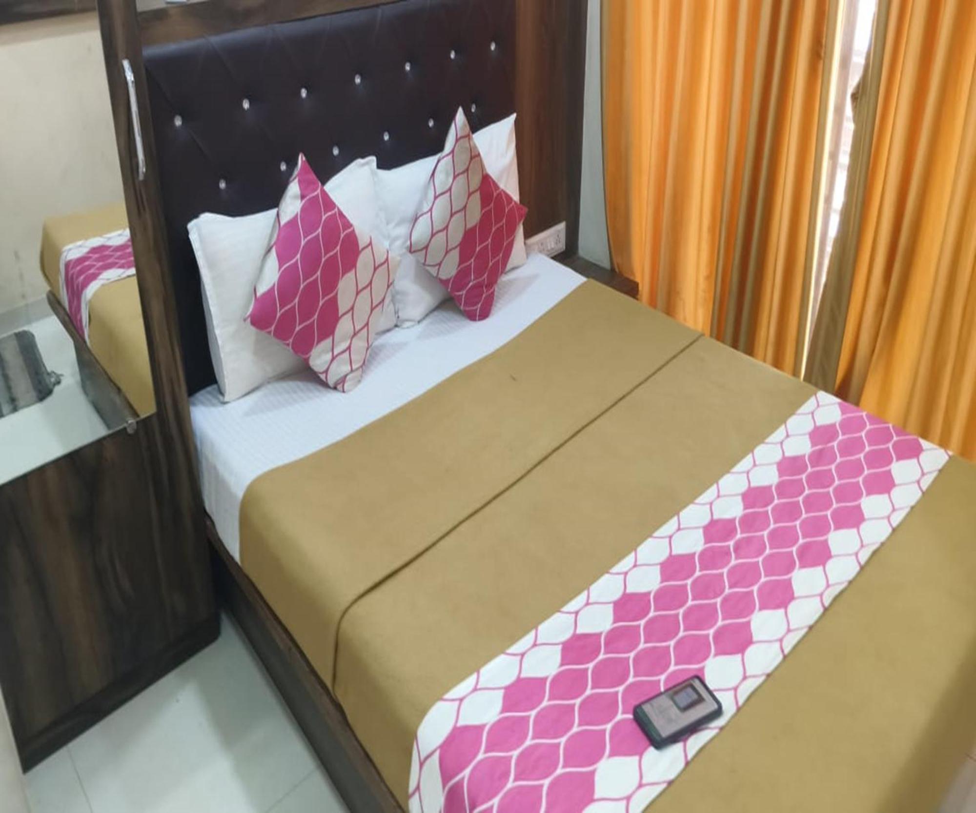 Hotel Om Sai Navi Mumbai Eksteriør billede