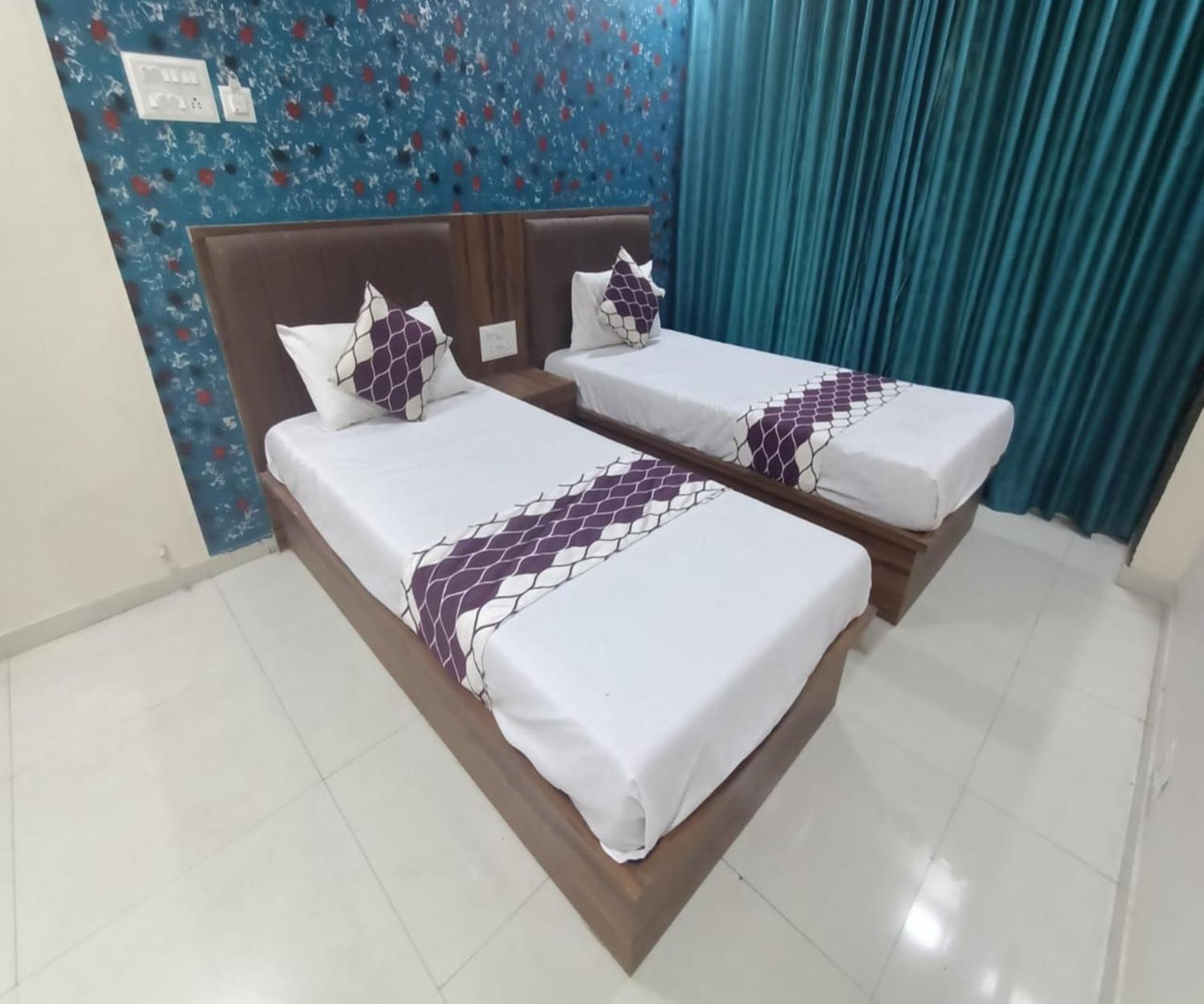 Hotel Om Sai Navi Mumbai Eksteriør billede